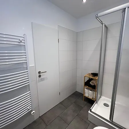 Gemuetliche 3-zimmer-wohnung Mit Panoramablick Und Kostenlosem Ueberdachten Parkplatz Apartment *