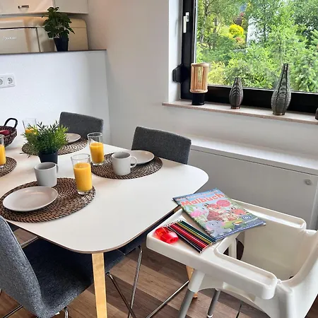 Gemuetliche 3-zimmer-wohnung Mit Panoramablick Und Kostenlosem Ueberdachten Parkplatz Apartament