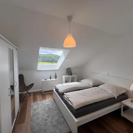 Gemuetliche 3-zimmer-wohnung Mit Panoramablick Und Kostenlosem Ueberdachten Parkplatz Apartament