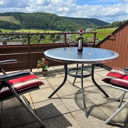 Gemuetliche 3-zimmer-wohnung Mit Panoramablick Und Kostenlosem Ueberdachten Parkplatz *