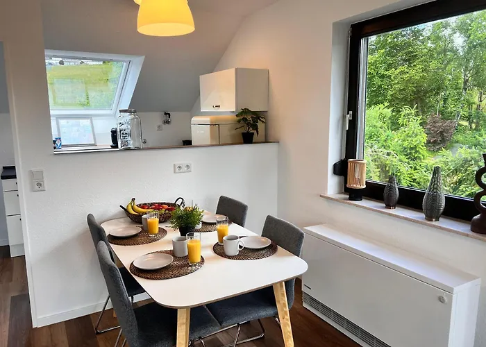 Gemuetliche 3-zimmer-wohnung Mit Panoramablick Und Kostenlosem Ueberdachten Parkplatz Apartment *