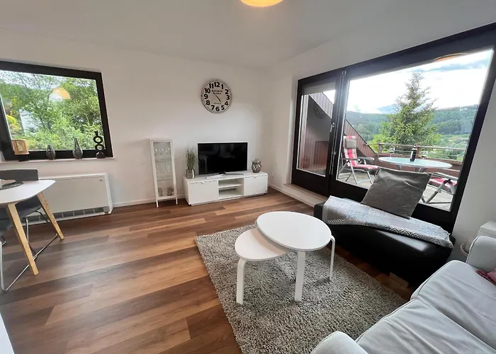 Gemuetliche 3-zimmer-wohnung Mit Panoramablick Und Kostenlosem Ueberdachten Parkplatz *